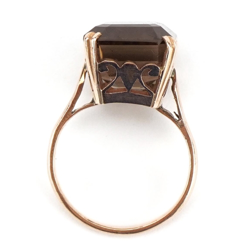 2213 - Unmarked gold smoky quartz solitaire ring, tests as 9ct gold, size N, 5.9g