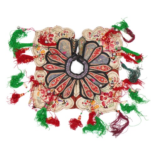 188 - Chinese Canton silk cloud collar with drops, embroidered with flowers, 26cm high