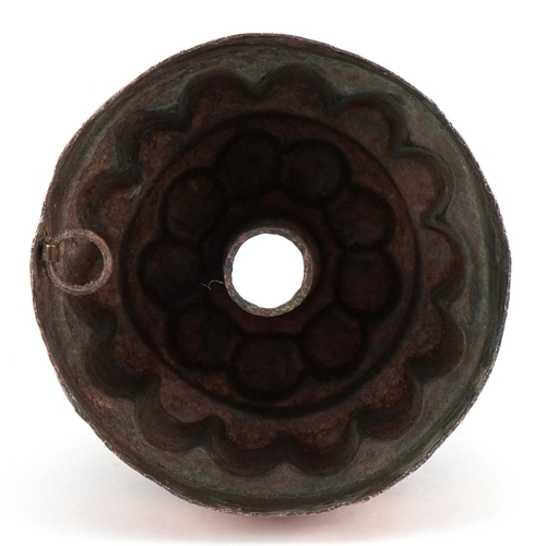 463 - 19th century copper jelly mould, 9.5cm in diameter