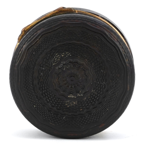 89 - Early 19th century foxhunting interest tortoiseshell snuffbox, 7.5cm in diameter