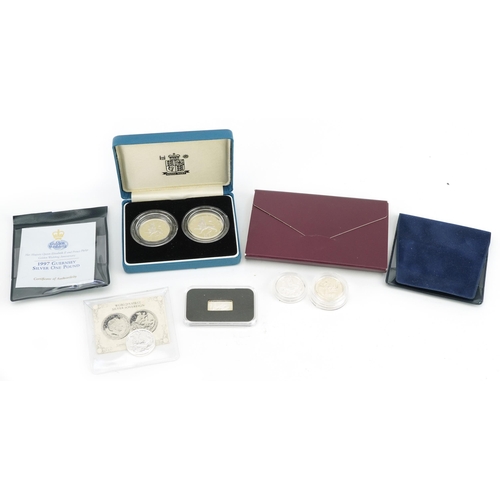 1735 - Silver and silver proof United Kingdom coinage including 1992 silver proof twopence two coin set, tw... 