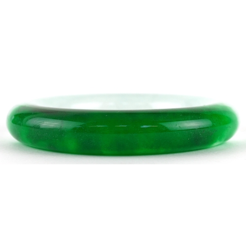 2263 - Chinese green jade bangle, 9cm in diameter, 103.0g