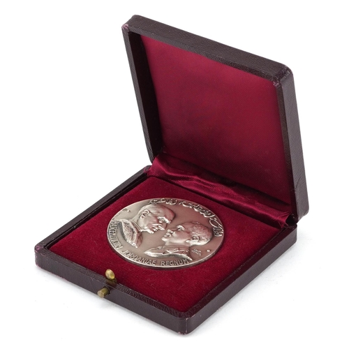 1760 - 1964 800 silver medallion of Pope Paul VI and King Hussein housed in a fitted case, 4.5cm in diamete... 