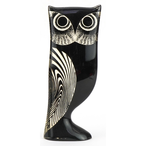 431 - Abraham Palatnik, Brazilian mid century Lucite owl,  label to the base, 19cm high