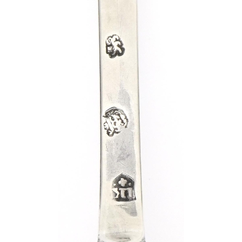 55 - John King, Charles II silver trefid spoon with rat's tail and scratched initials N M over R C, Londo... 