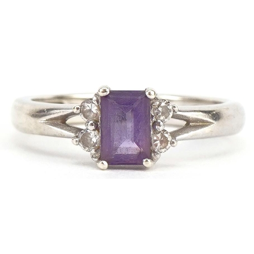 2255 - 9ct white gold amethyst and clear stone ring, size M, 2.9g