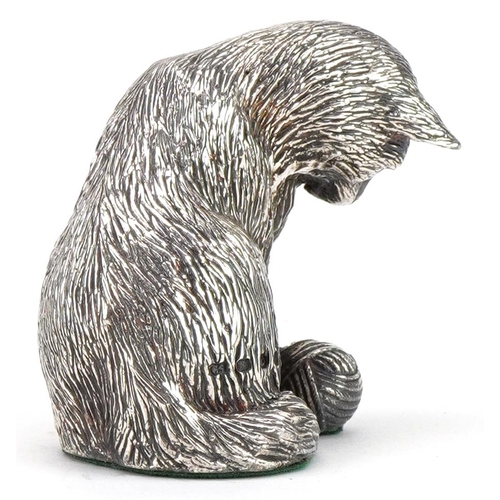 616 - Elizabeth II silver filled study of a cat with a ball of yarn, 5.5cm high, 78.5g