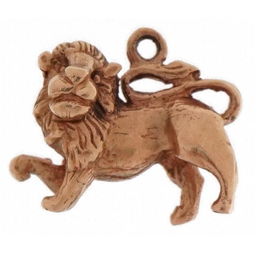 2251 - 9ct gold lion charm, 1.4cm wide, 2.7g