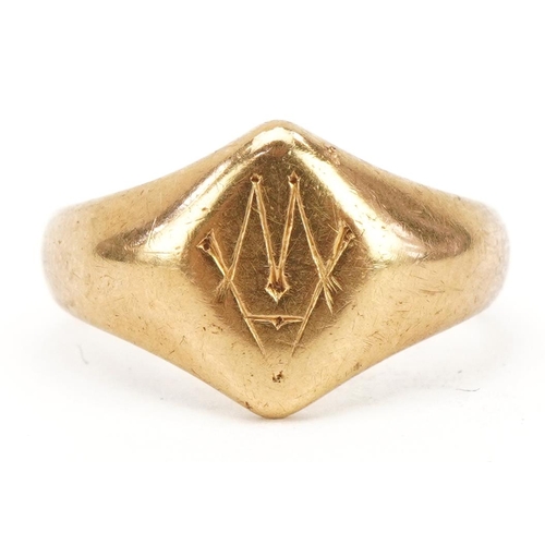 56 - George V 18ct gold signet ring, London 1917, size F/G, 4.7g