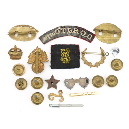 79 - Militaria including silver Royal Artillery mizpah double love heart brooch, cap badge, buttons and D... 