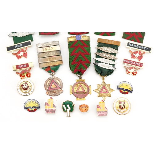 81 - Vintage and later pin badges and various Safe Driving Competition jewels including Butlin's