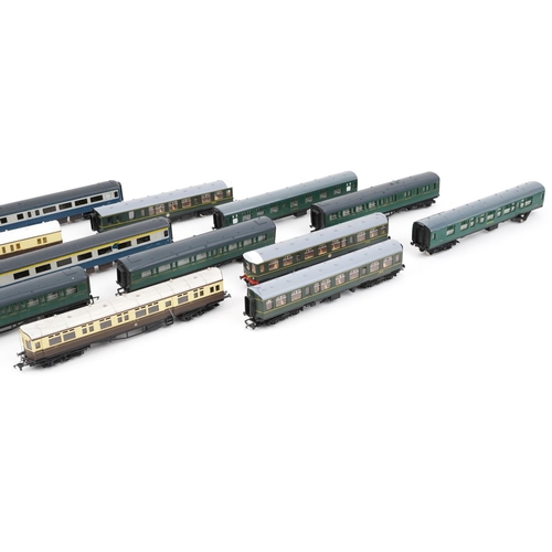 104 - Fourteen Hornby and Airfix OO gauge model railway coaches