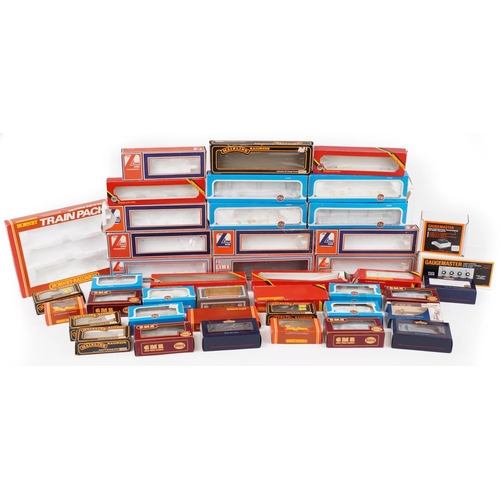 106 - Collection of OO gauge model railway boxes including Hornby, Mainline and Airfix