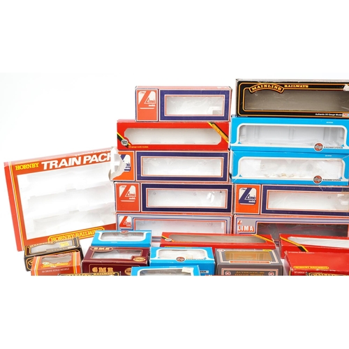 106 - Collection of OO gauge model railway boxes including Hornby, Mainline and Airfix