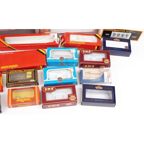 106 - Collection of OO gauge model railway boxes including Hornby, Mainline and Airfix