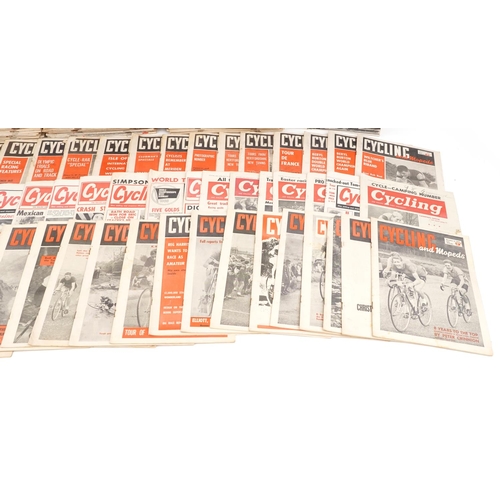 33 - Large collection of vintage cycling interest magazines including Cycling & Mopeds, Cycling Journal a... 