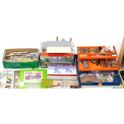 107 - Extensive collection of model railway accessories, predominantly OO gauge, including railway track, ... 