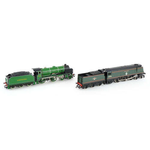 100 - Two Hornby OO gauge model railway locomotives and tenders with boxes comprising R.310 Battle of Brit... 