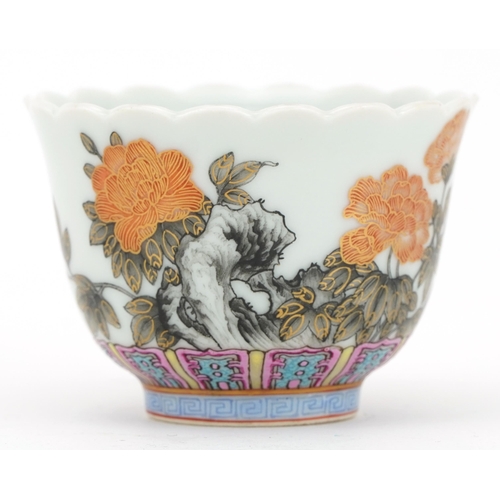 174 - Chinese porcelain en grisaille tea bowl hand painted with flowers, four figure character marks to th... 