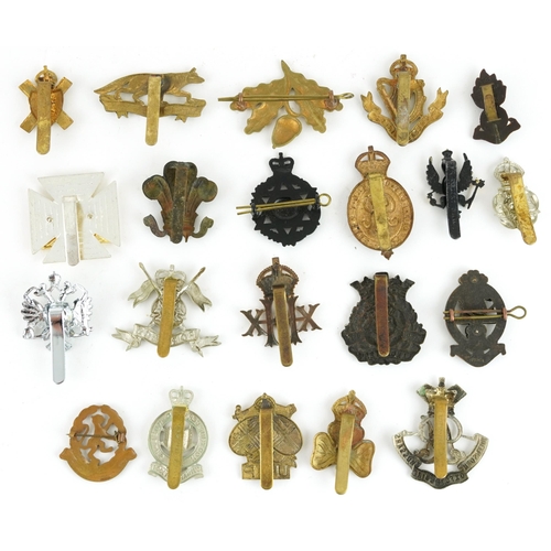 2419 - Military interest cap badges including Queen's Own Oxfordshire Hussars, Queen's Own Yeomanry and Nor... 