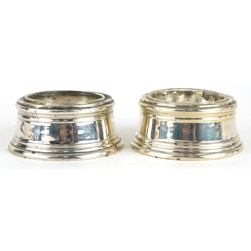 466 - Mappin & Webb, pair of Elizabeth II circular silver open salts with clear glass liners, London 1937,... 