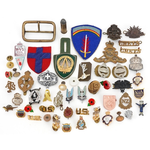 2425 - British and American militaria including cloth badges, Normandy 1944 pin badge, silver ARP pin badge... 