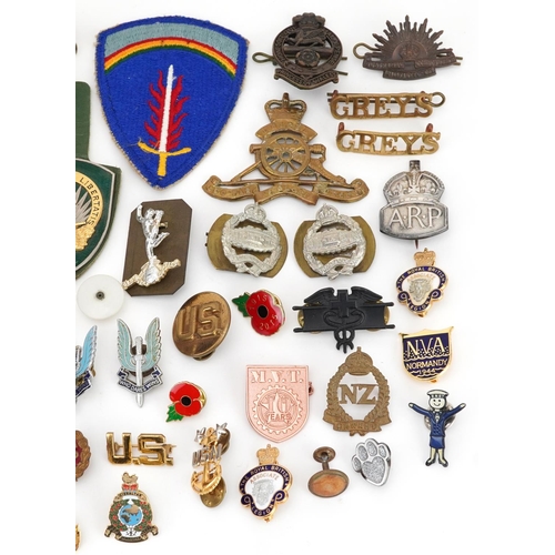 2425 - British and American militaria including cloth badges, Normandy 1944 pin badge, silver ARP pin badge... 