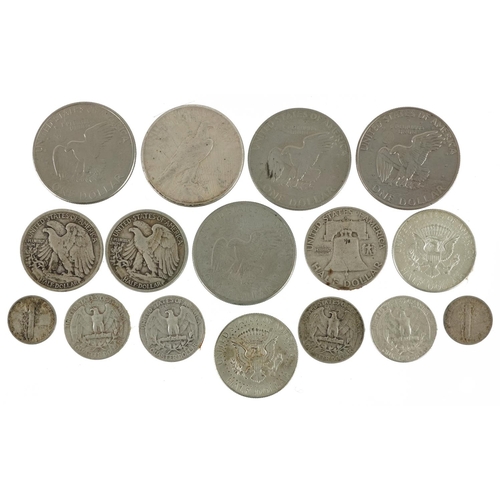 2574 - American coinage including five dollars, half dollars and quarter dollars