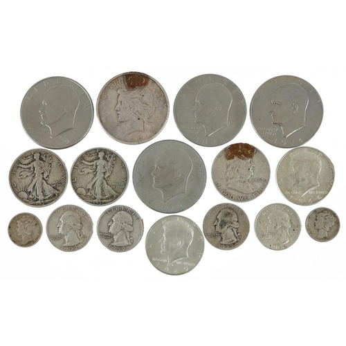 2574 - American coinage including five dollars, half dollars and quarter dollars