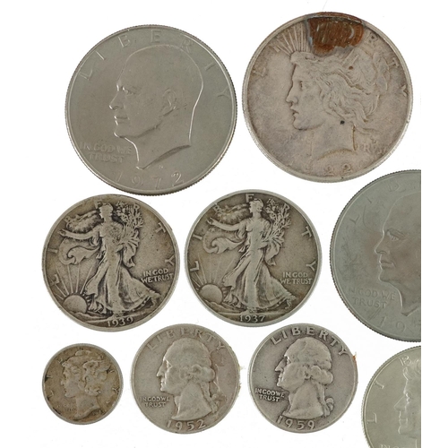 2574 - American coinage including five dollars, half dollars and quarter dollars