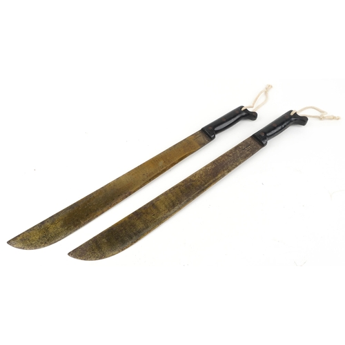 2502 - Pair of American military World War II machetes by Disston & True Temper, each 59cm in length