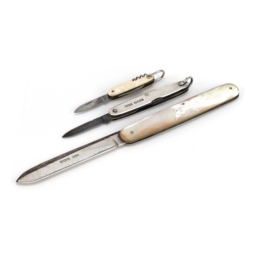 2363 - Three folding knives including silver flanked example and a mother of pearl flanked example with sil... 