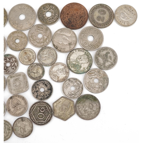 2575 - World coinage including Mexican and Persian examples