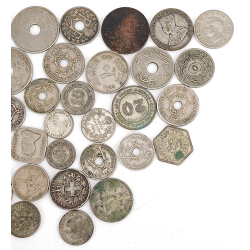 2575 - World coinage including Mexican and Persian examples