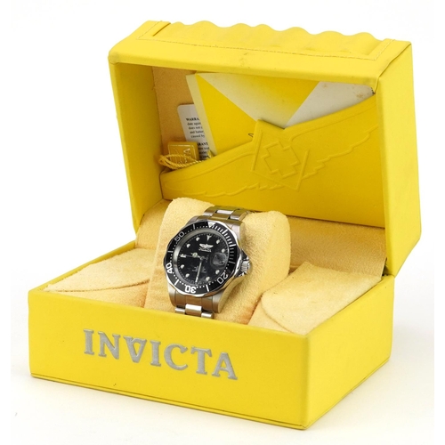 3903 - Invicta, gentlemen's stainless steel Invicta automatic diver's wristwatch with date aperture, with b... 