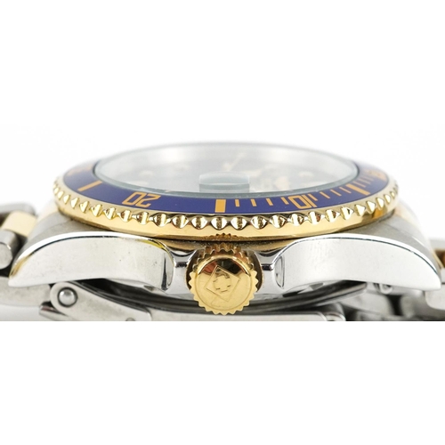 3902 - Invicta, gentlemen's stainless steel and gold plated Invicta automatic diver's wristwatch with date ... 