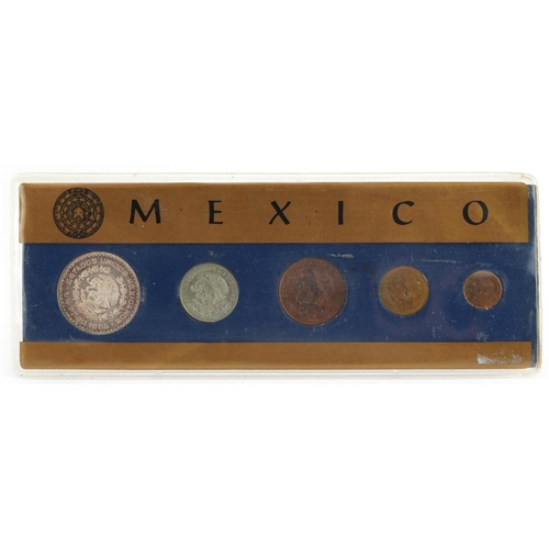 2588 - Mexican 1965 five coin set including un peso