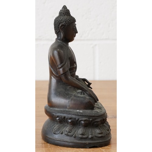 40 - 18th century Chinese bronze Buddha, 25cm high, 1820grams