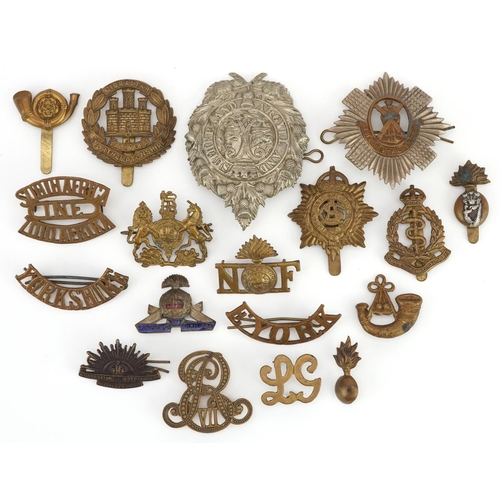 1257 - Military interest cap badges including Argyll & Sutherland and Australian Commonwealth Military Forc... 