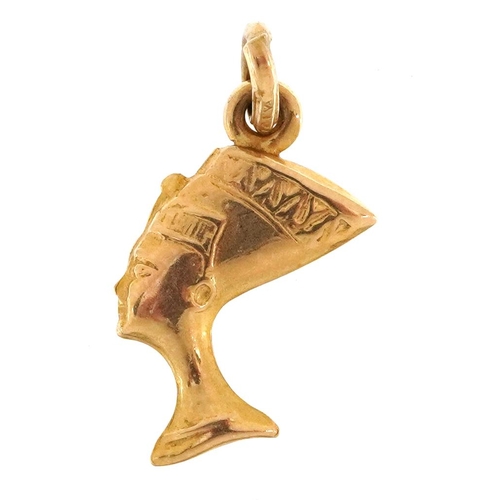 3224 - 9ct gold Nefertiti bust charm, 1.7cm high, 0.5g