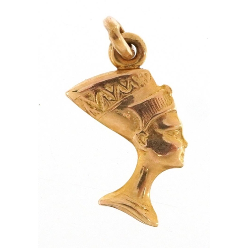 3224 - 9ct gold Nefertiti bust charm, 1.7cm high, 0.5g