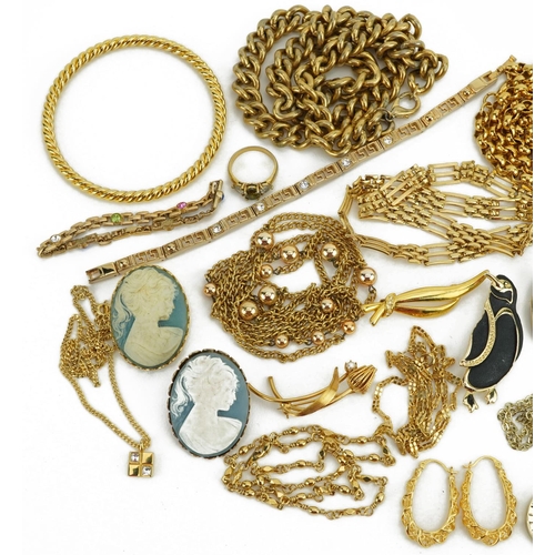 3801 - Yellow metal jewellery including Monet Belcher link necklace, rope twist bangle, Wedgwood style came... 