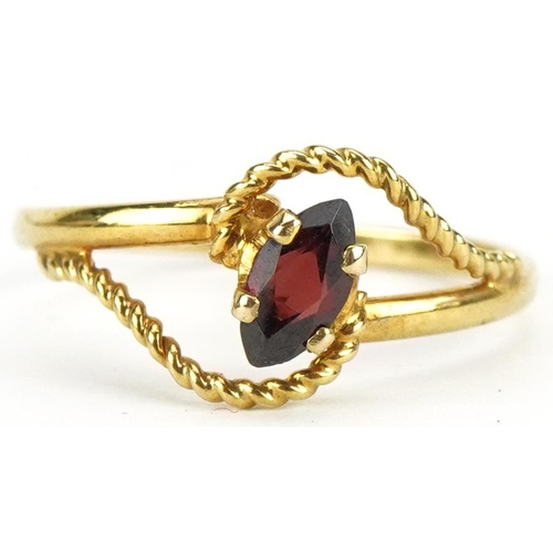 3190 - 9ct gold garnet openwork ring, size K, 0.9g