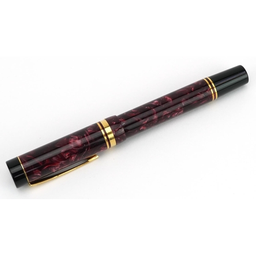 366 - Parker Duofold red marbleised fountain pen with 18k gold nib