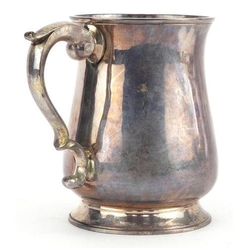 139 - George II silver tankard with engraved heraldic crest, indistinct maker's mark London 1746, 11.5cm h... 