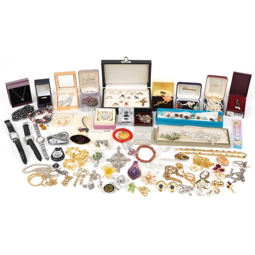 3822 - Vintage and later costume jewellery and wristwatches, some silver, including enamelled brooches, pea... 