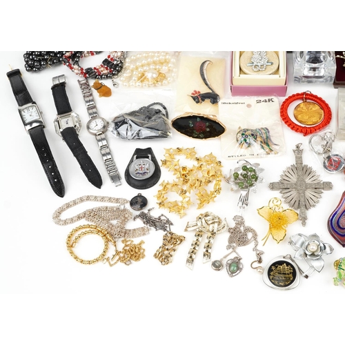 3822 - Vintage and later costume jewellery and wristwatches, some silver, including enamelled brooches, pea... 