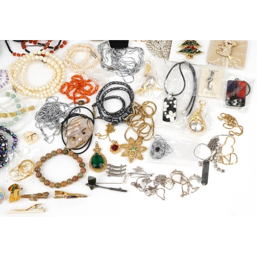 3815 - Vintage and later costume jewellery including enamel brooches, pearl necklaces and polished stone ne... 