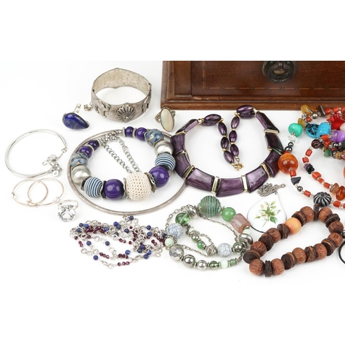 3814 - Antique and later jewellery, some silver including amber coloured beads, silver hoop earrings, lapis... 