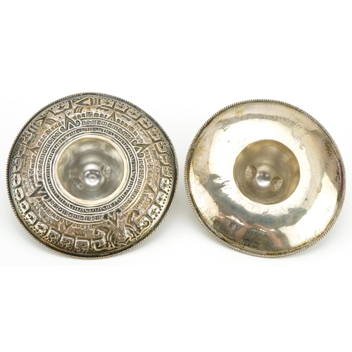 475 - Two Mexican silver sombrero hat dishes, the largest 15.5cm in diameter, total 197.0g